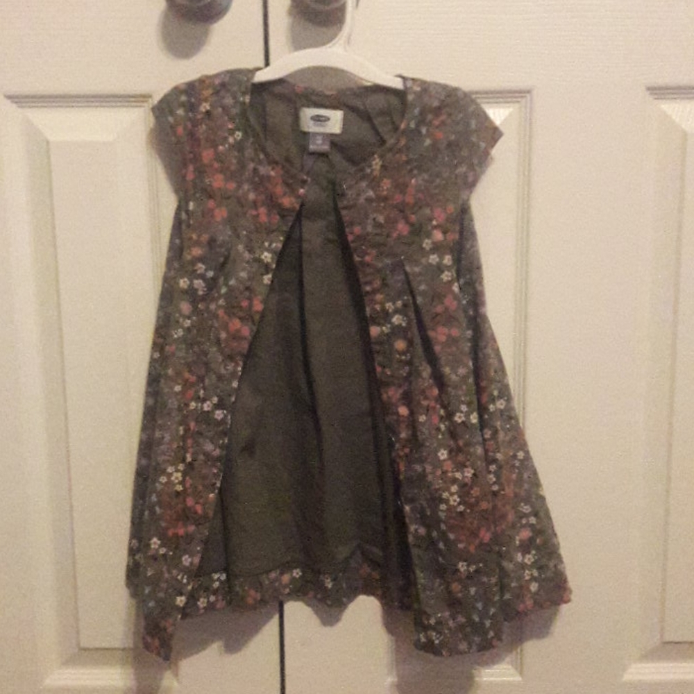 Old Navy big toddler dress. Shoes are not included - Picture 5 of 6